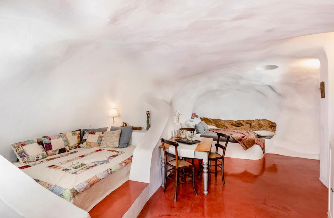 Traditional Farmers Caves Emporio  Екстериор снимка