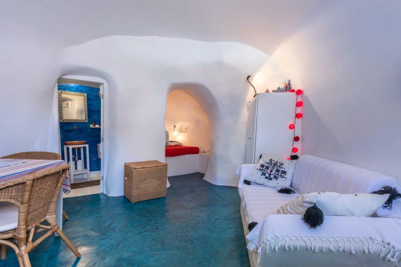 Traditional Farmers Caves Emporio  Екстериор снимка