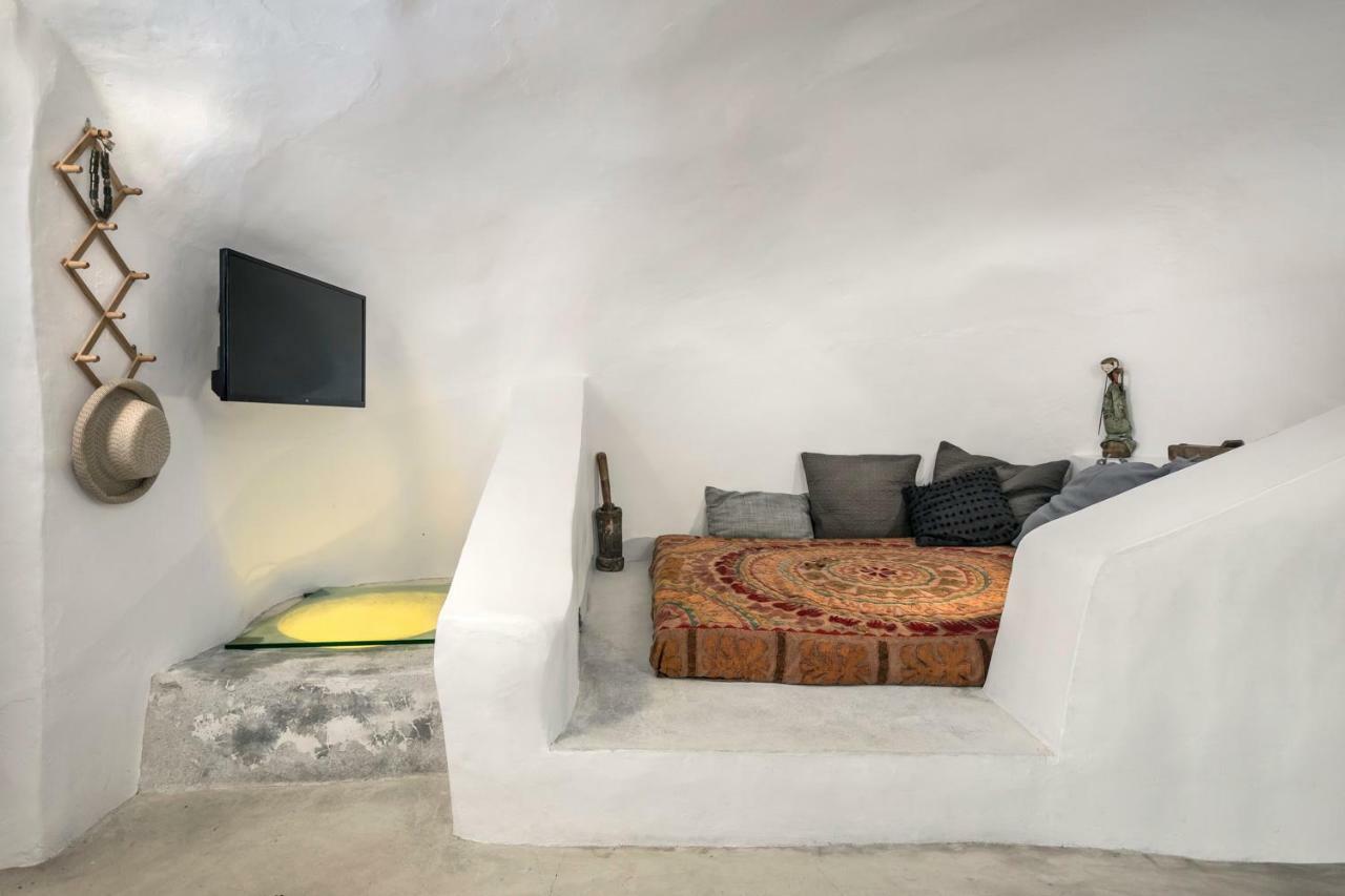 Traditional Farmers Caves Emporio  Екстериор снимка