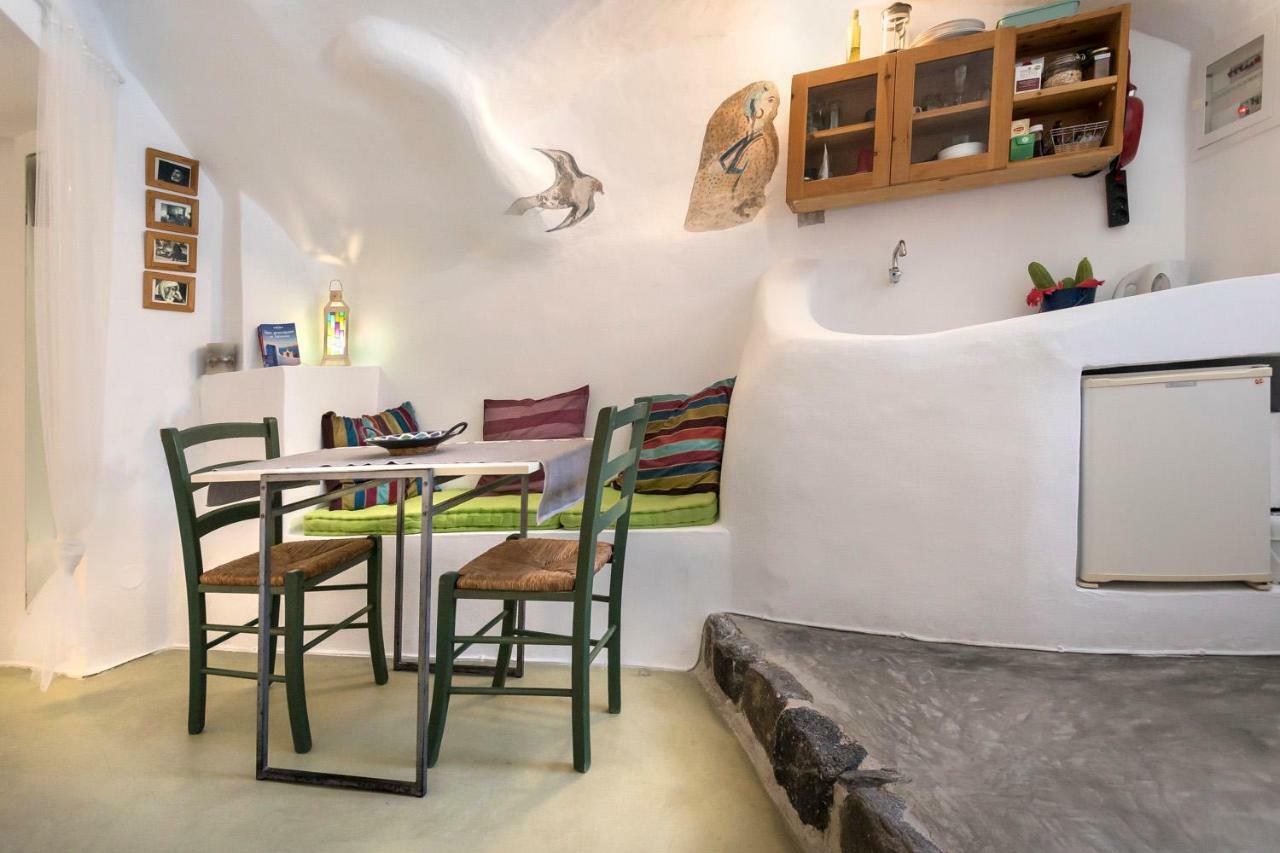 Traditional Farmers Caves Emporio  Екстериор снимка